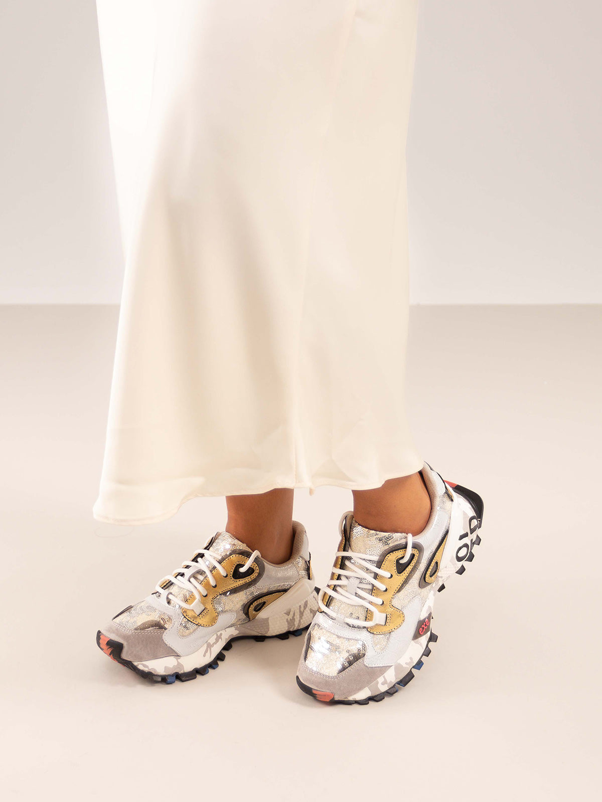 134-10 LEATHER GREY SLVR