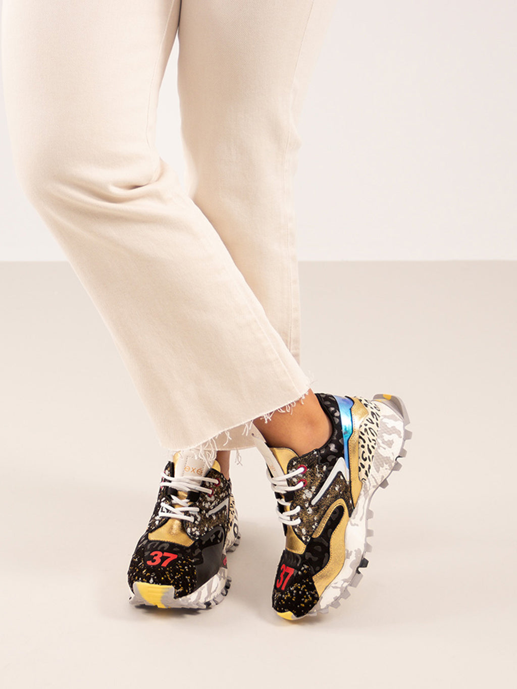 134-26 LEATHER BLACK