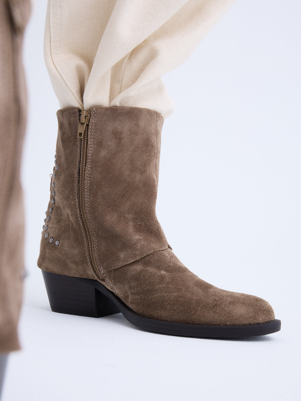 18737-81R SUEDE KHAKI