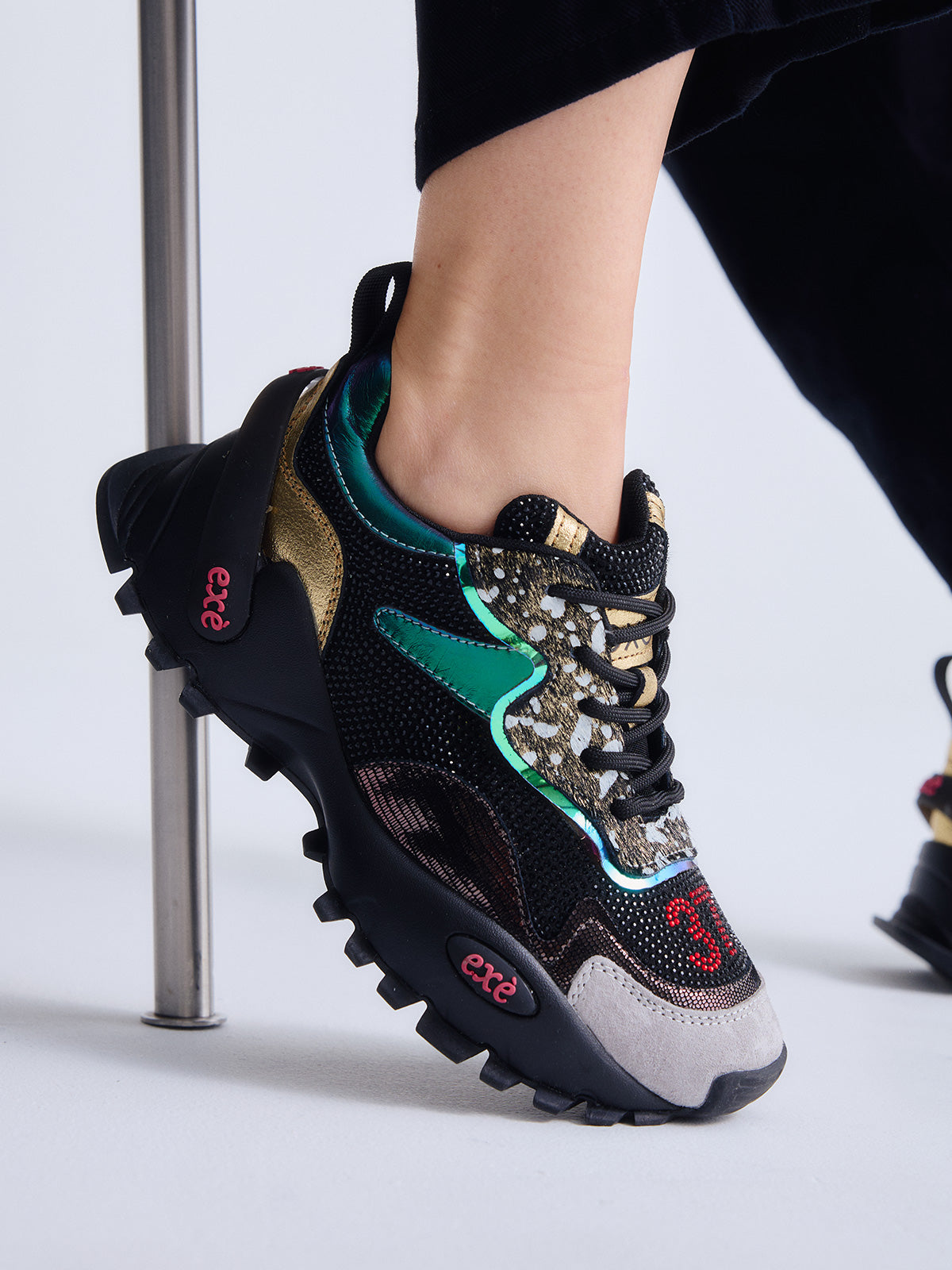 4032-1A LEATHER BLACK GOLD