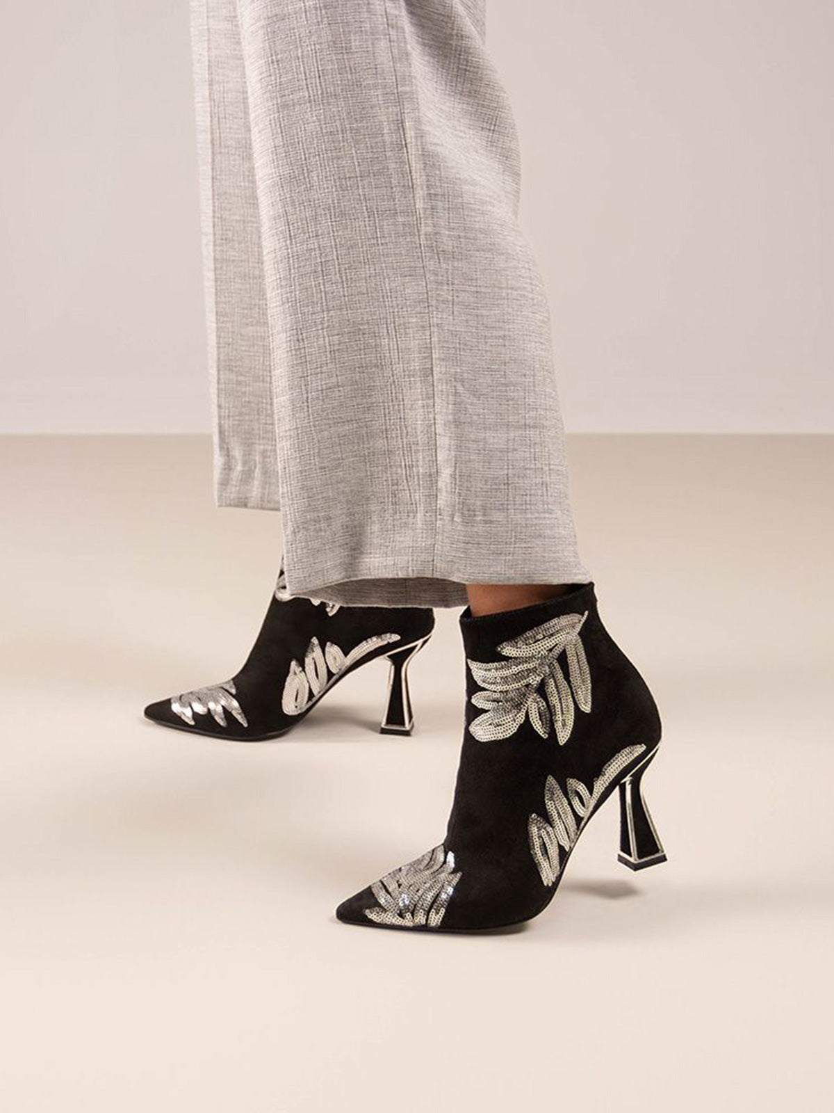 BELINDA-527 FABRIC BLACK-SILV