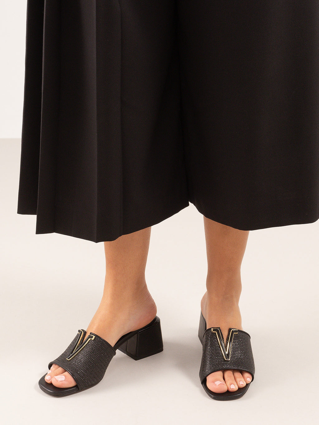 CARMEN-160 RAFFIA BLACK