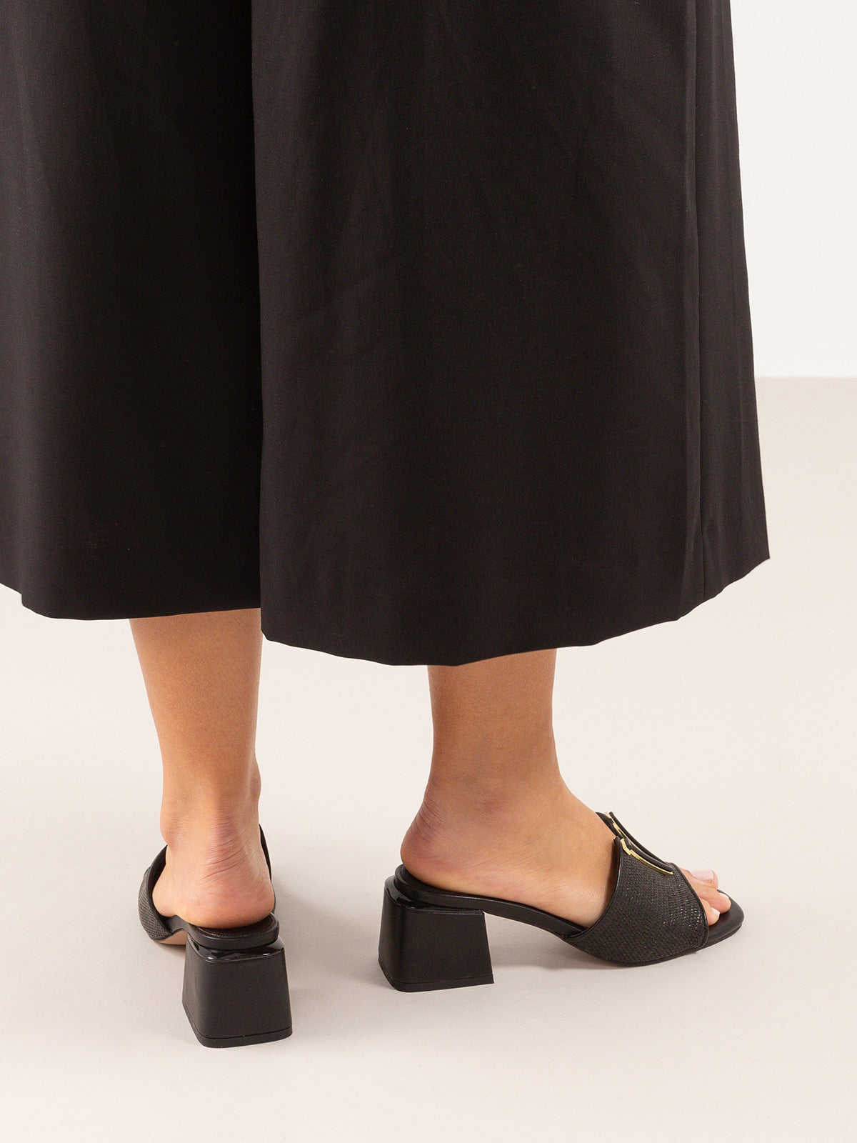 CARMEN-160 RAFFIA BLACK