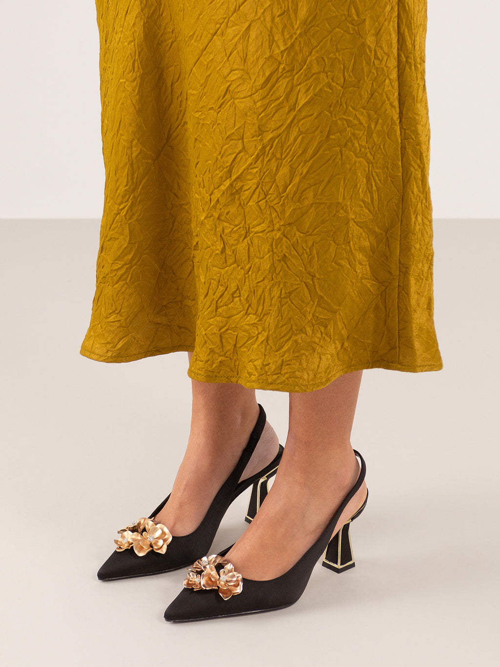 CORINA-133 SATIN BLACK