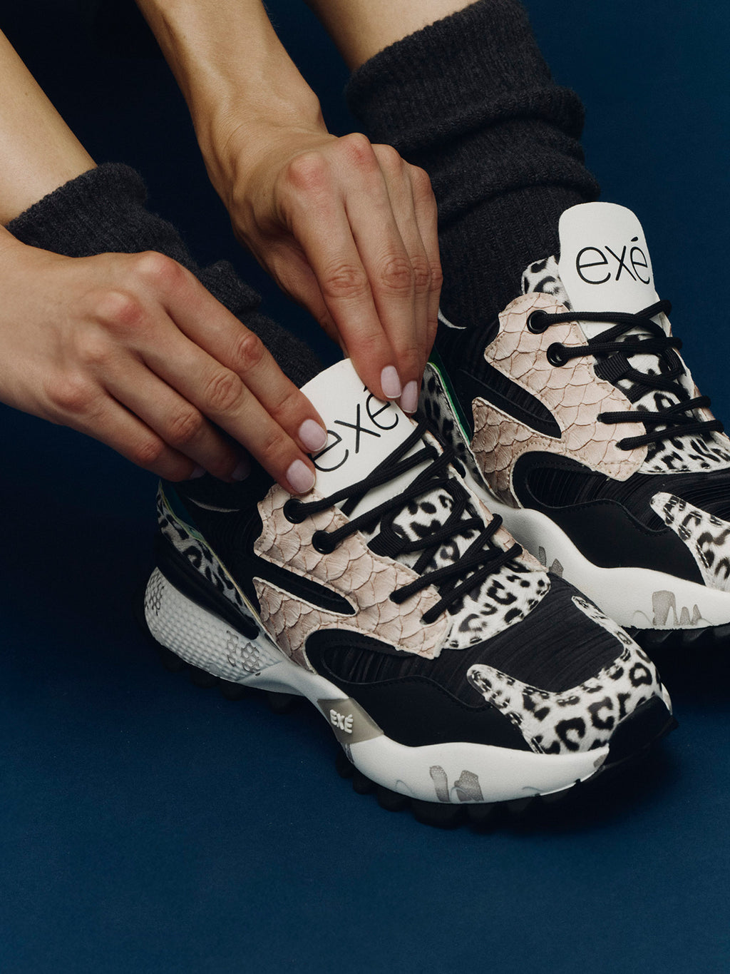 D190608-17 TEXTIL BLACK-GOLD