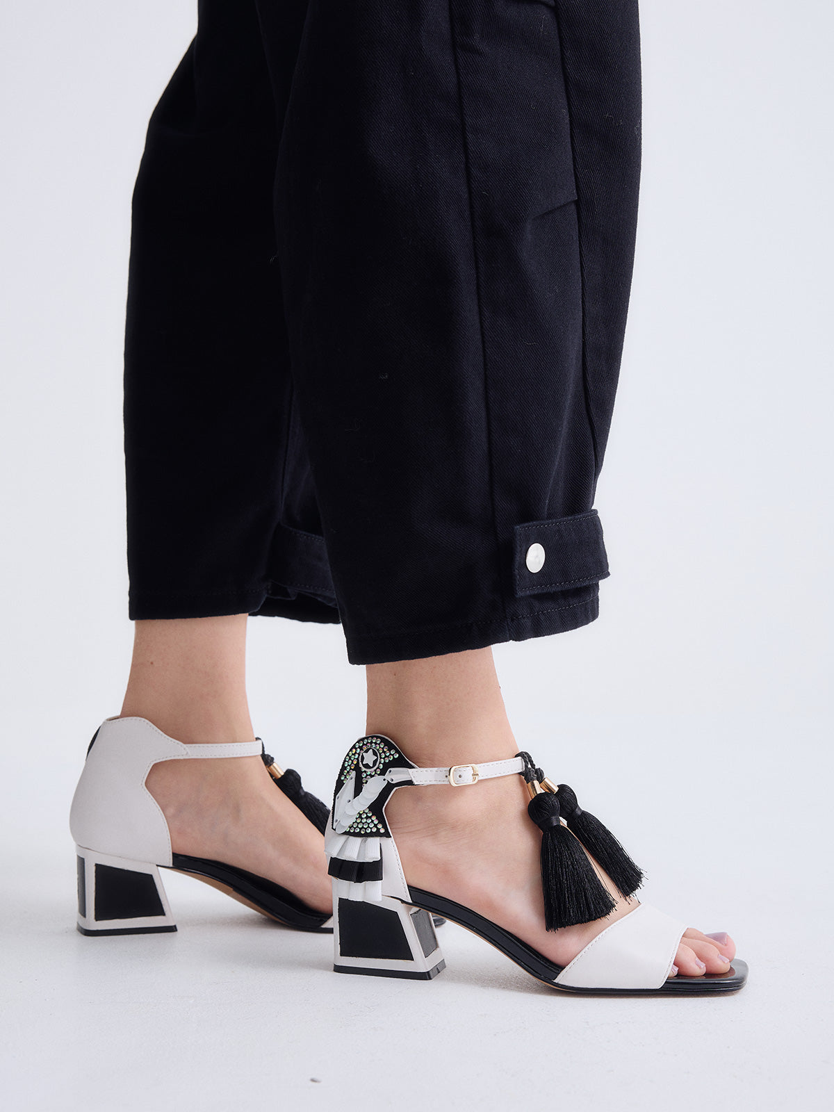 LUISA-210 PU WHITE BLK