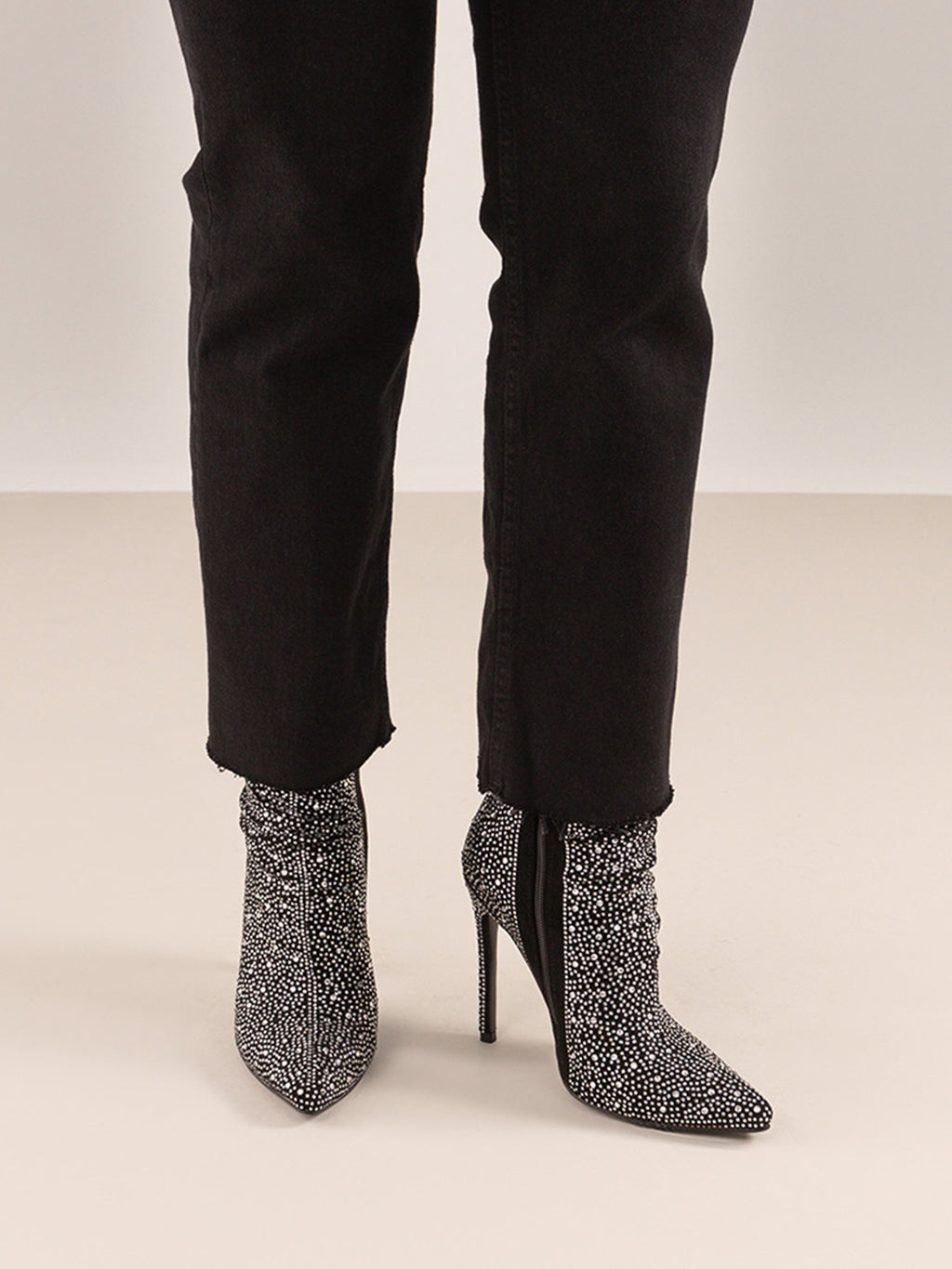 P234A-D958 STRASS BLACK