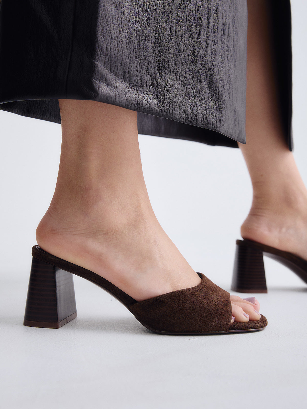 VENETO-557 SUEDE BROWN