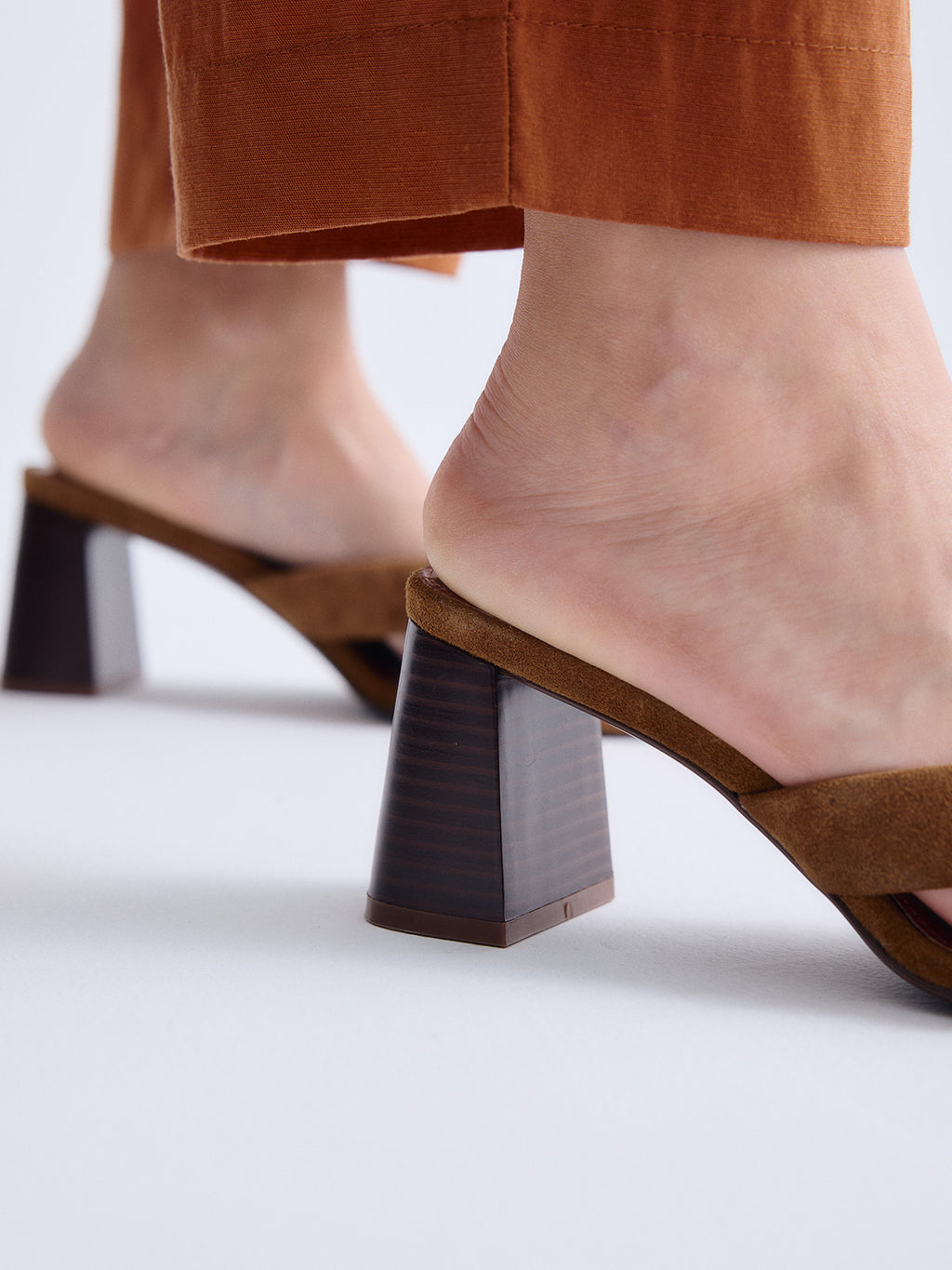 VENETO-576 SUEDE TAN