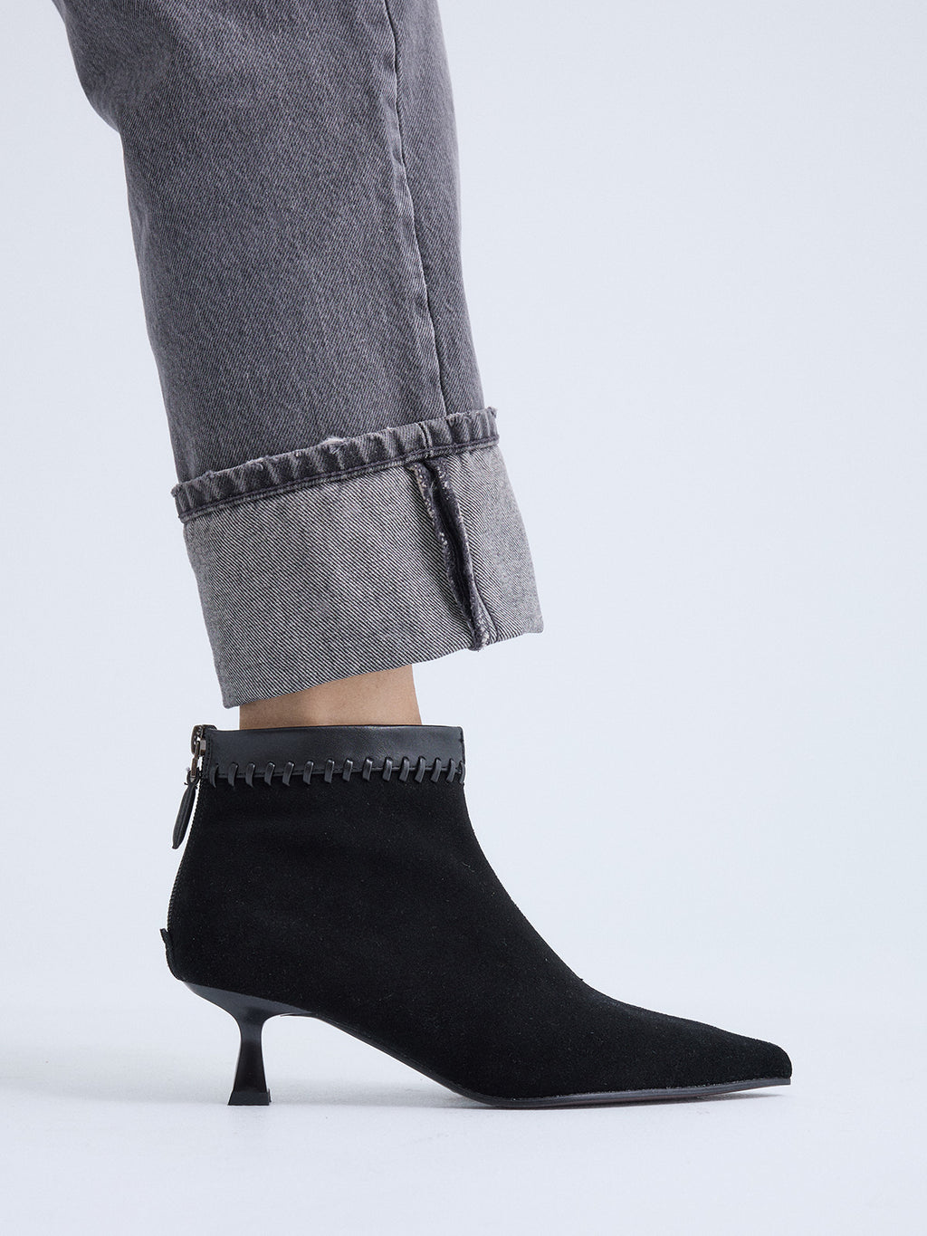 W26268 SUEDE BLACK