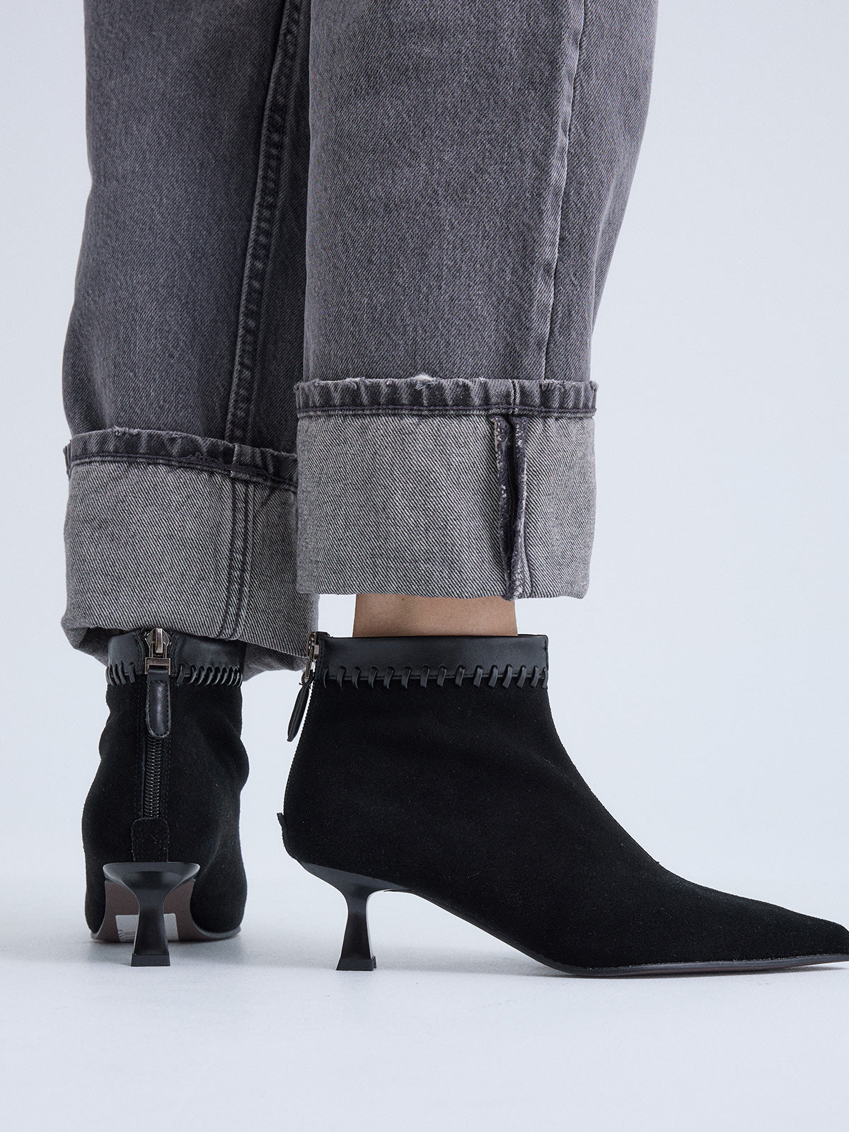W26268 SUEDE BLACK