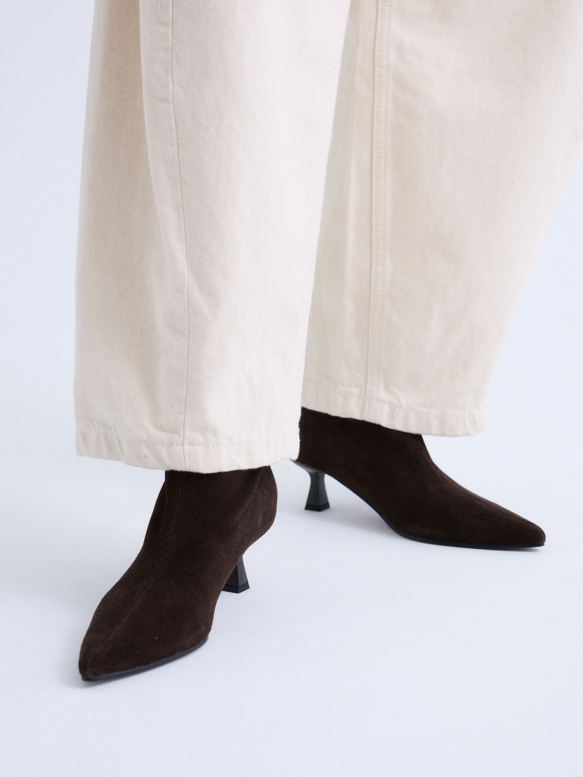 W26268 SUEDE BROWN
