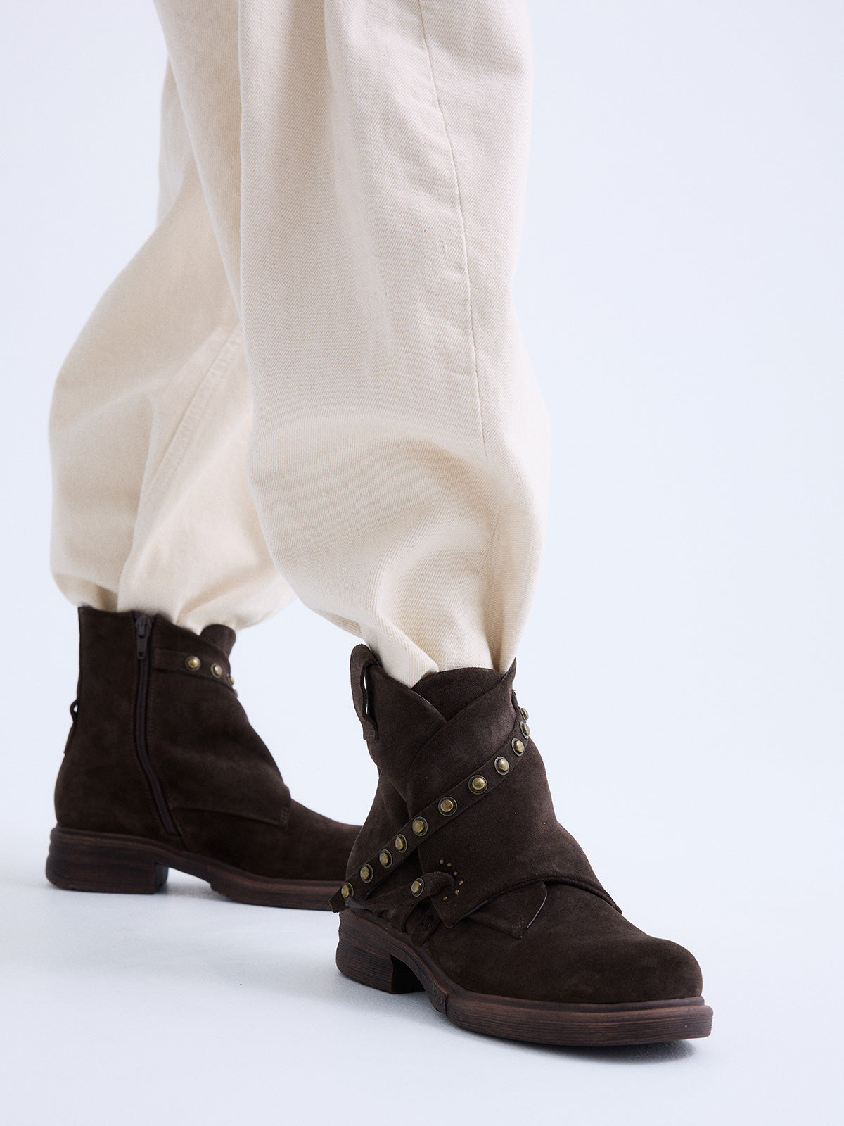 ZQ1700-02R SUEDE BROWN