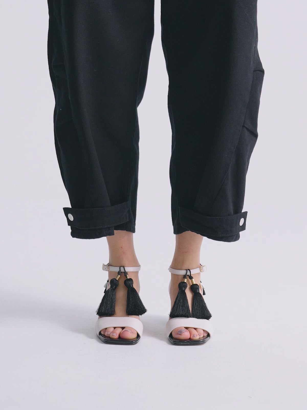 LUISA-210 PU WHITE BLK